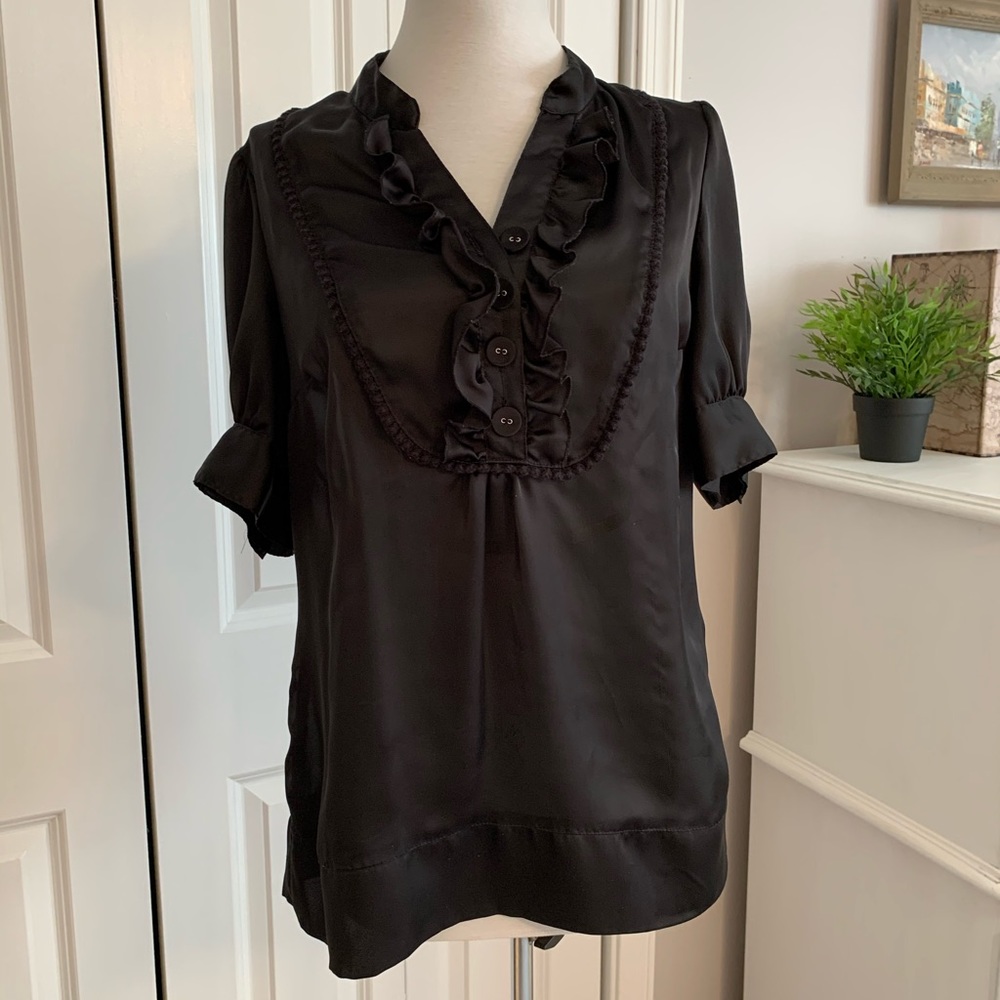 Worthington black satiny top. Size M.